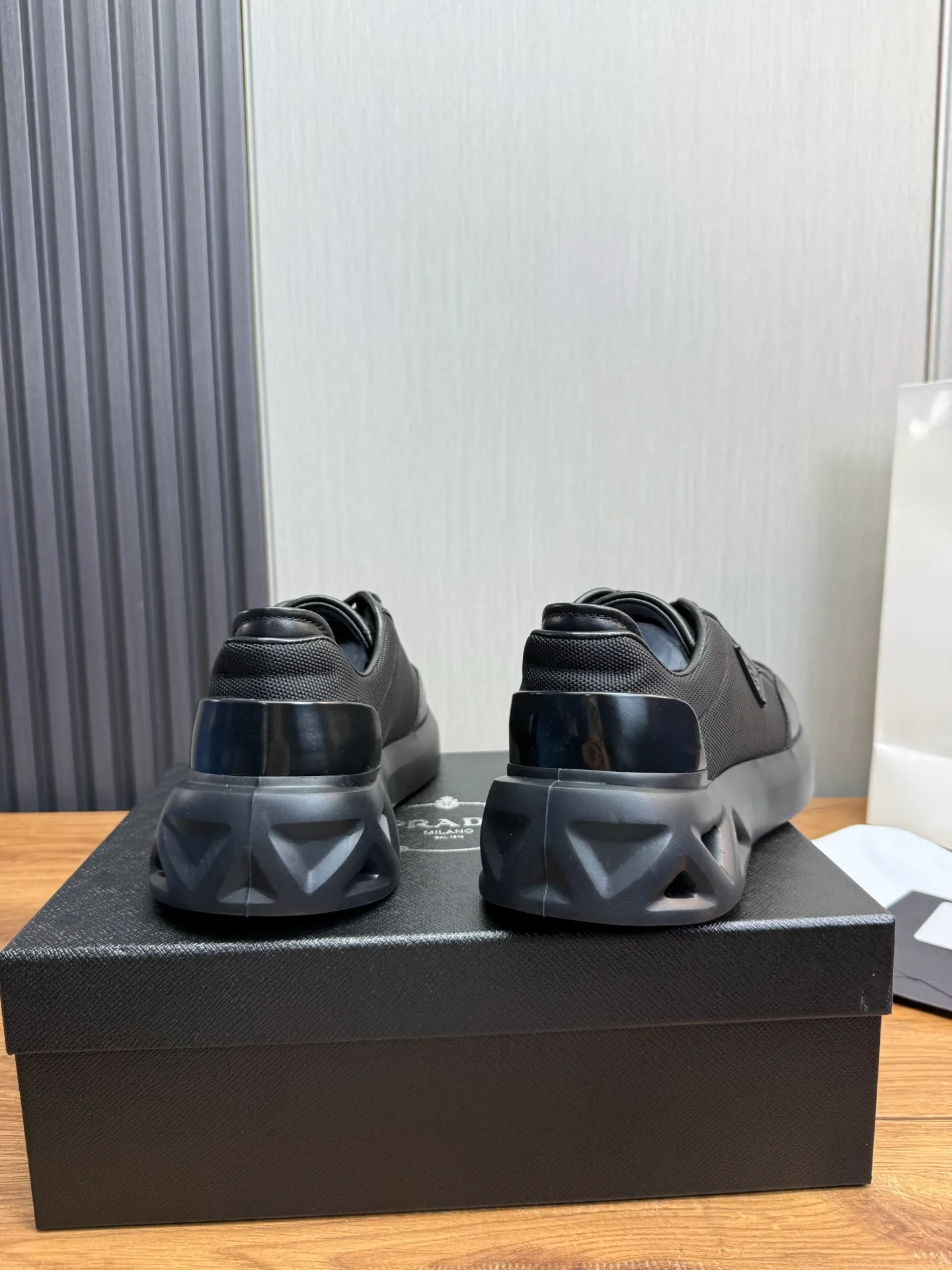 Men's shoes 💰760💰 [PRADA] New models synchronized with the official website, high-quality shipments ✔️Best sellers🔥 Original cowhide + cowhide lining, 1🆚1 replica, original original sole, 38-45 (men's 38.45 custom-made, non-refundable)